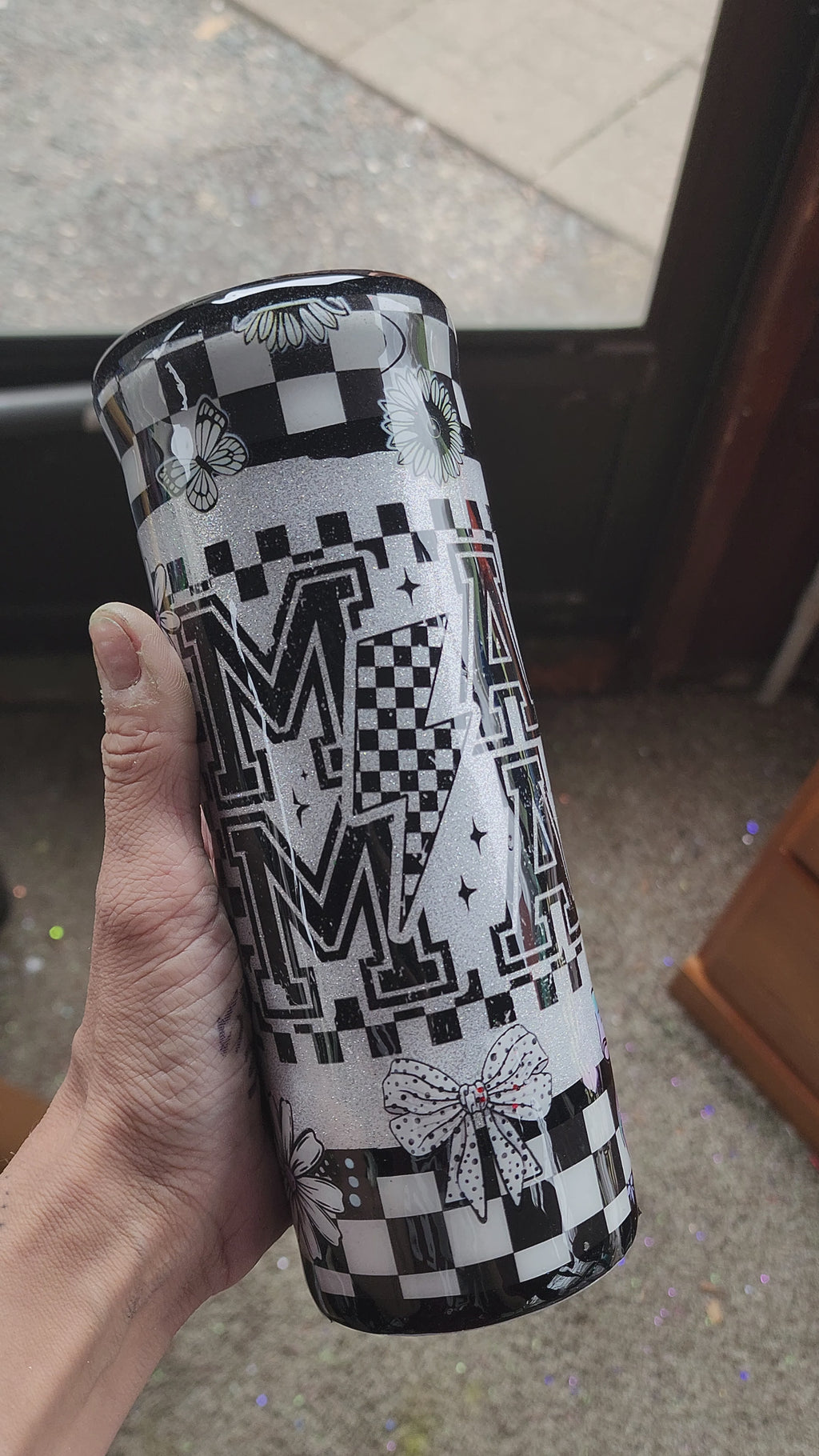Checkered Mama Tumbler 20oz – Black White Epoxy Cup, Trendy Mom Gift, Stainless Steel Coffee Cup, Handmade Travel Mug